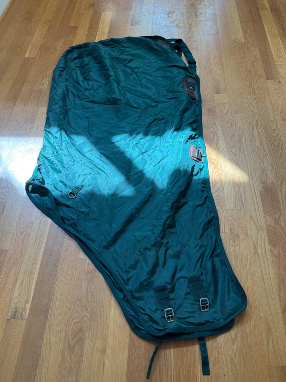 Horse size 80 Poly/ Nylon lightweight Sheet w/ leather reinforced buckled areas